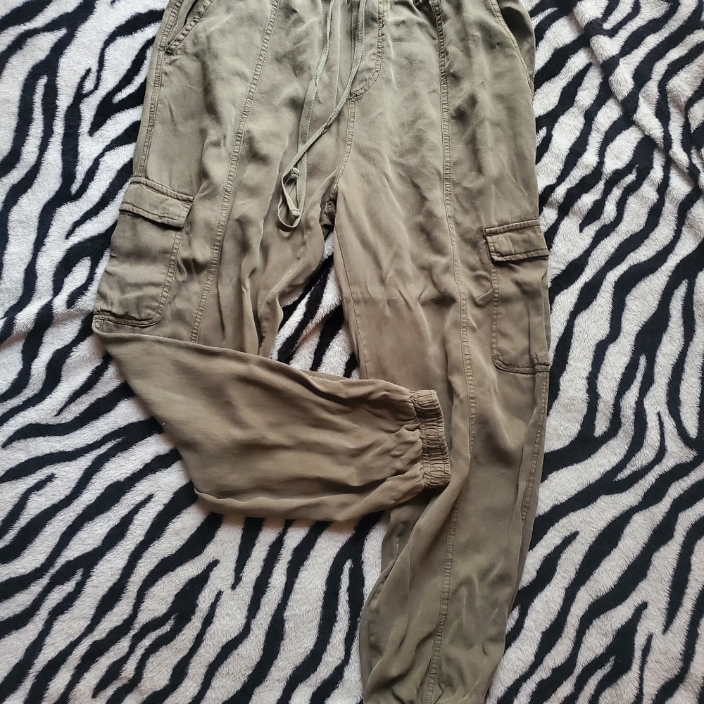 Thread & supply joggers